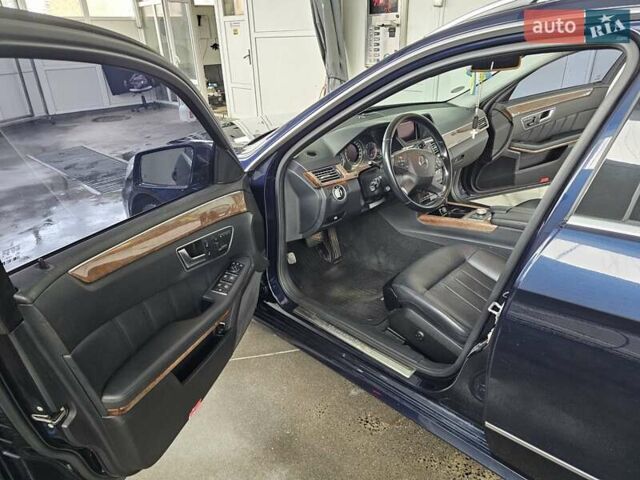 Синий Мерседес Е-Класс, объемом двигателя 2.14 л и пробегом 350 тыс. км за 12999 $, фото 5 на Automoto.ua