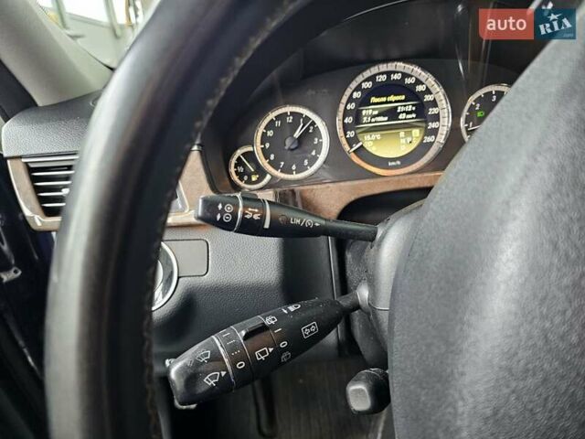 Синий Мерседес Е-Класс, объемом двигателя 2.14 л и пробегом 350 тыс. км за 12999 $, фото 3 на Automoto.ua