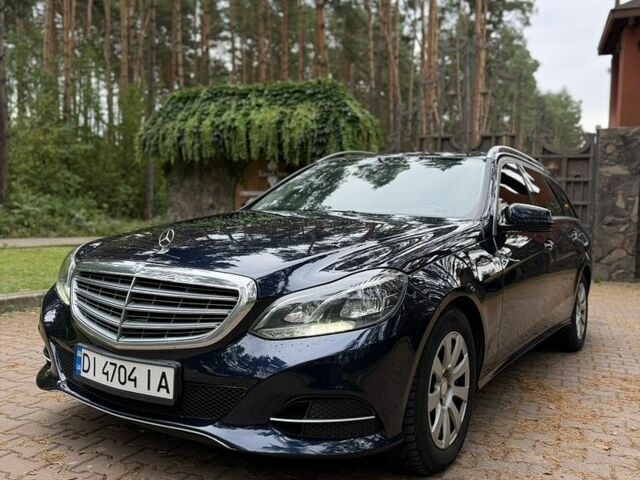 Синий Мерседес Е-Класс, объемом двигателя 2.2 л и пробегом 290 тыс. км за 15000 $, фото 4 на Automoto.ua