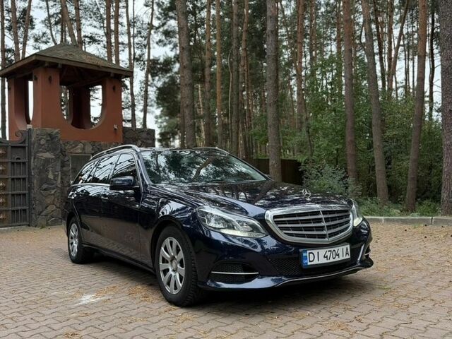 Синий Мерседес Е-Класс, объемом двигателя 2.2 л и пробегом 290 тыс. км за 15000 $, фото 1 на Automoto.ua