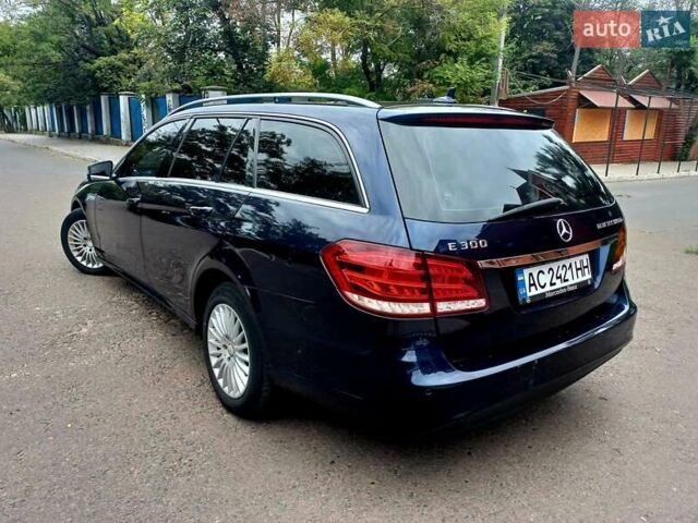 Синий Мерседес Е-Класс, объемом двигателя 2.2 л и пробегом 350 тыс. км за 12900 $, фото 3 на Automoto.ua