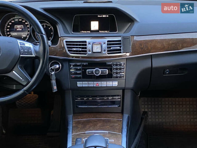 Синий Мерседес Е-Класс, объемом двигателя 2.1 л и пробегом 245 тыс. км за 18500 $, фото 20 на Automoto.ua