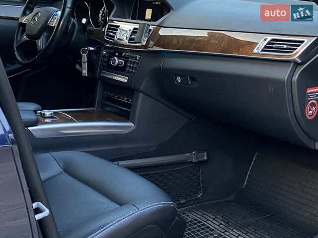Синий Мерседес Е-Класс, объемом двигателя 2.1 л и пробегом 245 тыс. км за 18500 $, фото 18 на Automoto.ua