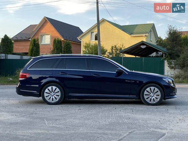 Синий Мерседес Е-Класс, объемом двигателя 2.1 л и пробегом 245 тыс. км за 18500 $, фото 4 на Automoto.ua