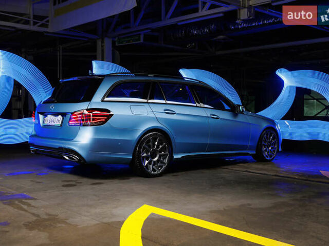 Синий Мерседес Е-Класс, объемом двигателя 2.2 л и пробегом 260 тыс. км за 27000 $, фото 2 на Automoto.ua