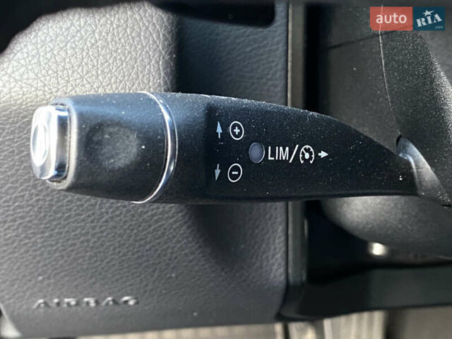 Синий Мерседес Е-Класс, объемом двигателя 2.1 л и пробегом 245 тыс. км за 18500 $, фото 28 на Automoto.ua