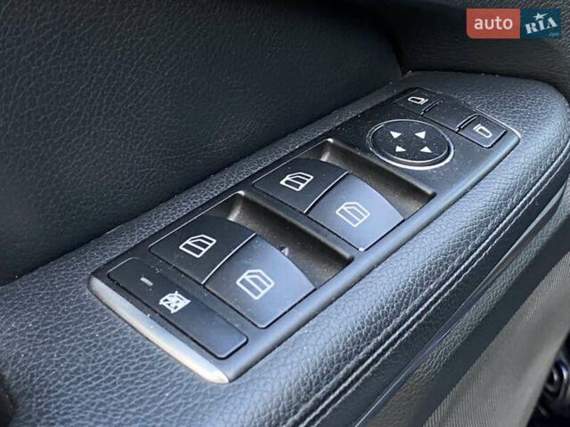 Синий Мерседес Е-Класс, объемом двигателя 2.1 л и пробегом 245 тыс. км за 18500 $, фото 30 на Automoto.ua