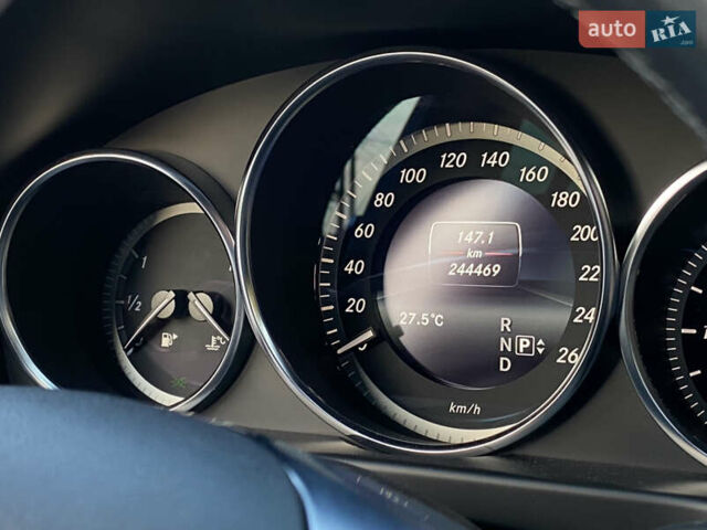 Синий Мерседес Е-Класс, объемом двигателя 2.1 л и пробегом 245 тыс. км за 18500 $, фото 23 на Automoto.ua