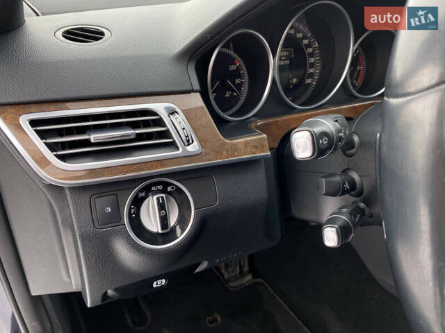 Синій Мерседес Е-Клас, об'ємом двигуна 2.14 л та пробігом 333 тис. км за 15500 $, фото 11 на Automoto.ua