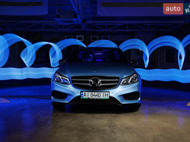 Синий Мерседес Е-Класс, объемом двигателя 2.2 л и пробегом 260 тыс. км за 27000 $, фото 1 на Automoto.ua