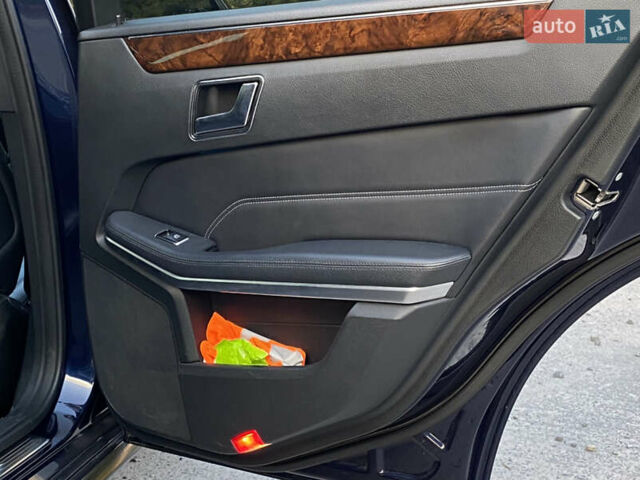 Синий Мерседес Е-Класс, объемом двигателя 2.1 л и пробегом 245 тыс. км за 18500 $, фото 17 на Automoto.ua