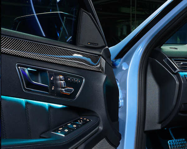 Синий Мерседес Е-Класс, объемом двигателя 2.2 л и пробегом 260 тыс. км за 27000 $, фото 4 на Automoto.ua