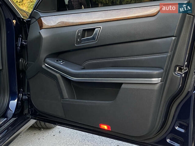 Синий Мерседес Е-Класс, объемом двигателя 2.1 л и пробегом 245 тыс. км за 18500 $, фото 19 на Automoto.ua