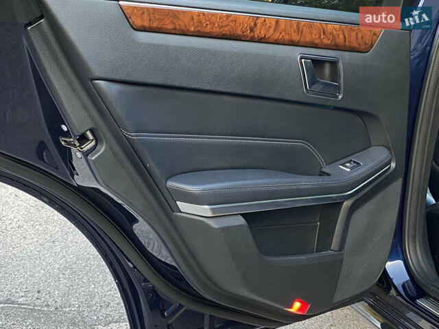 Синий Мерседес Е-Класс, объемом двигателя 2.1 л и пробегом 245 тыс. км за 18500 $, фото 15 на Automoto.ua