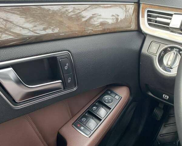 Синій Мерседес Е-Клас, об'ємом двигуна 2.14 л та пробігом 310 тис. км за 15900 $, фото 9 на Automoto.ua