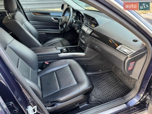 Синий Мерседес Е-Класс, объемом двигателя 2.14 л и пробегом 225 тыс. км за 14700 $, фото 19 на Automoto.ua