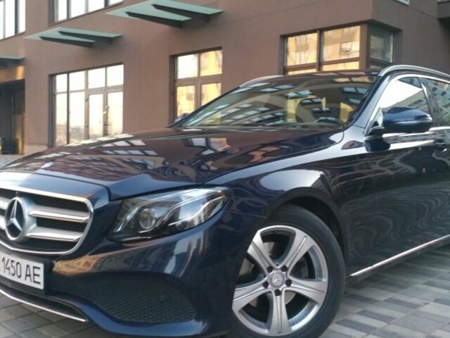 Синий Мерседес Е-Класс, объемом двигателя 2 л и пробегом 333 тыс. км за 17000 $, фото 2 на Automoto.ua