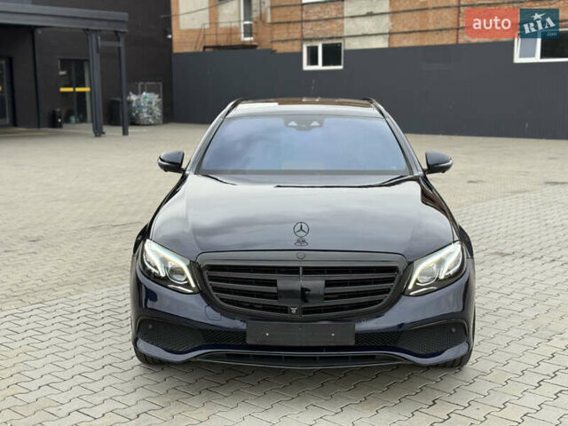 Синій Мерседес Е-Клас, об'ємом двигуна 2 л та пробігом 321 тис. км за 20999 $, фото 1 на Automoto.ua