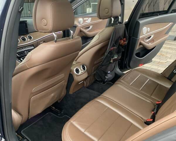 Мерседес Е-Клас 2016 у Пустомытах на Automoto.ua Синій Мерседес Е-Клас, об'ємом двигуна 3 л та пробігом 165 тис. км за 28000 $, фото 3 на Automoto.ua