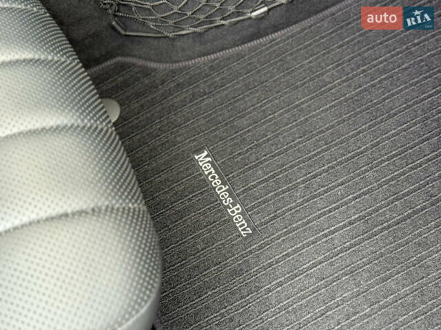 Синий Мерседес Е-Класс, объемом двигателя 1.95 л и пробегом 321 тыс. км за 21500 $, фото 29 на Automoto.ua
