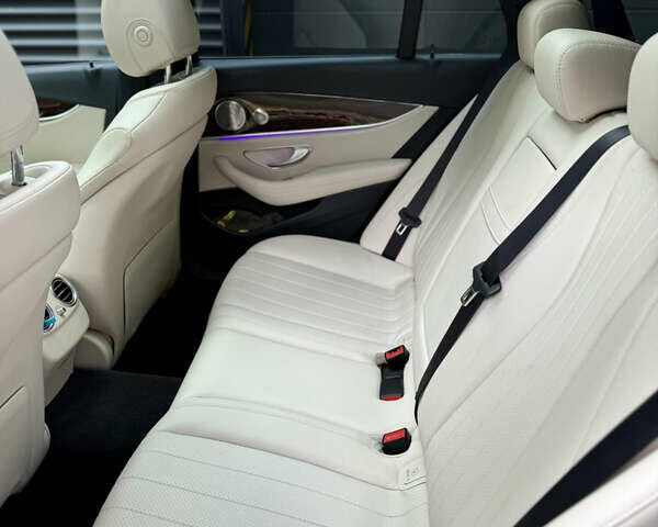 Мерседес Е-Класс 2017 в Львове на Automoto.ua Синий Мерседес Е-Класс, объемом двигателя 3 л и пробегом 120 тыс. км за 28000 $, фото 12 на Automoto.ua