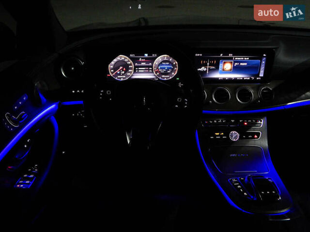 Синій Мерседес Е-Клас, об'ємом двигуна 4 л та пробігом 83 тис. км за 62490 $, фото 26 на Automoto.ua