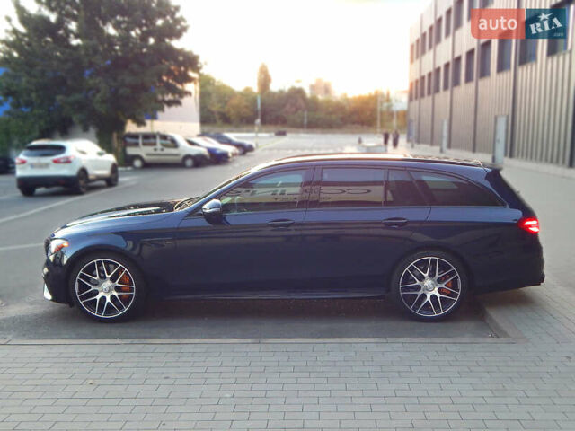 Мерседес Е-Клас 2018 у Києві на Automoto.ua Синій Мерседес Е-Клас, об'ємом двигуна 4 л та пробігом 83 тис. км за 63900 $, фото 2 на Automoto.ua