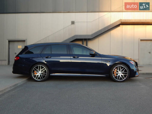 Синій Мерседес Е-Клас, об'ємом двигуна 4 л та пробігом 83 тис. км за 62490 $, фото 6 на Automoto.ua