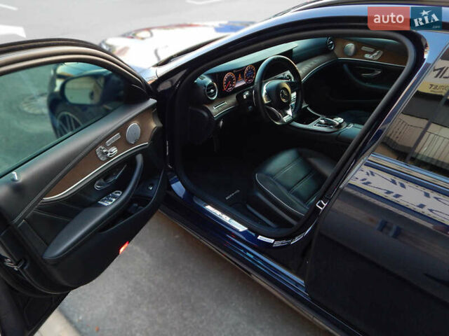 Синій Мерседес Е-Клас, об'ємом двигуна 4 л та пробігом 83 тис. км за 62490 $, фото 11 на Automoto.ua