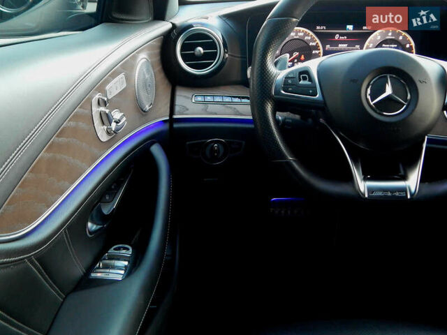 Синій Мерседес Е-Клас, об'ємом двигуна 4 л та пробігом 83 тис. км за 62490 $, фото 13 на Automoto.ua