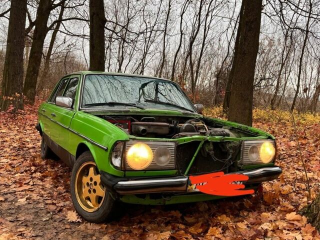 Зеленый Мерседес Е-Класс, объемом двигателя 2 л и пробегом 211 тыс. км за 700 $, фото 1 на Automoto.ua