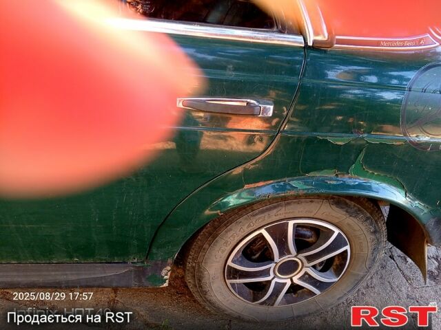 Зелений Мерседес Е-Клас, об'ємом двигуна 3 л та пробігом 280 тис. км за 1500 $, фото 2 на Automoto.ua