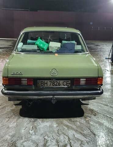 Зеленый Мерседес Е-Класс, объемом двигателя 2 л и пробегом 500 тыс. км за 1500 $, фото 1 на Automoto.ua