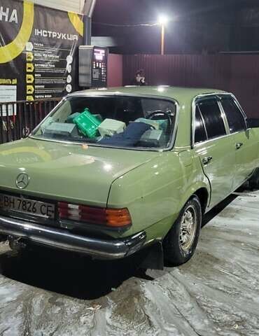 Зеленый Мерседес Е-Класс, объемом двигателя 2 л и пробегом 500 тыс. км за 1500 $, фото 2 на Automoto.ua