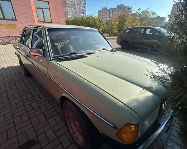 Зеленый Мерседес Е-Класс, объемом двигателя 2 л и пробегом 10 тыс. км за 1930 $, фото 4 на Automoto.ua