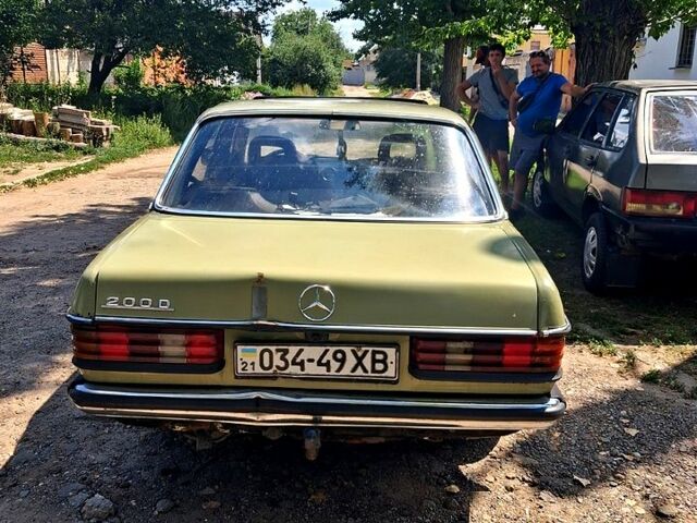 Зеленый Мерседес Е-Класс, объемом двигателя 2 л и пробегом 300 тыс. км за 1500 $, фото 3 на Automoto.ua