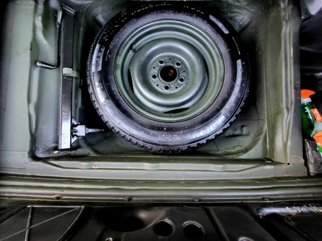 Зеленый Мерседес Е-Класс, объемом двигателя 2.4 л и пробегом 220 тыс. км за 10000 $, фото 23 на Automoto.ua