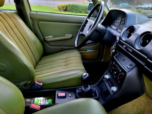 Зеленый Мерседес Е-Класс, объемом двигателя 2.4 л и пробегом 220 тыс. км за 10000 $, фото 19 на Automoto.ua