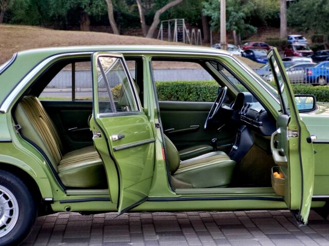 Зеленый Мерседес Е-Класс, объемом двигателя 2.4 л и пробегом 220 тыс. км за 10000 $, фото 8 на Automoto.ua