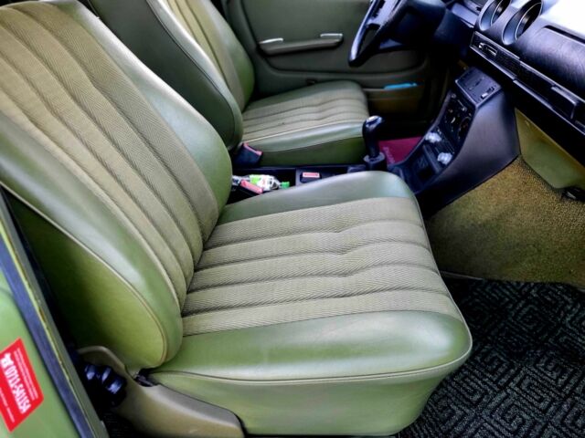 Зеленый Мерседес Е-Класс, объемом двигателя 2.4 л и пробегом 220 тыс. км за 10000 $, фото 13 на Automoto.ua