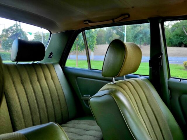 Зеленый Мерседес Е-Класс, объемом двигателя 2.4 л и пробегом 220 тыс. км за 10000 $, фото 20 на Automoto.ua