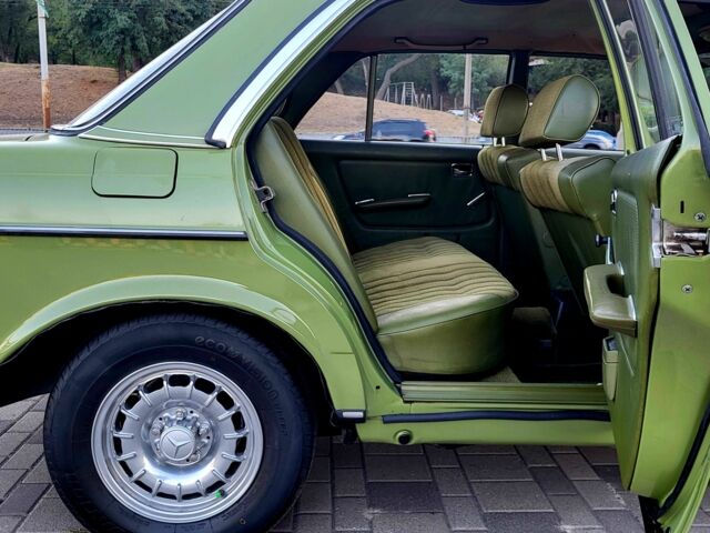 Зеленый Мерседес Е-Класс, объемом двигателя 2.4 л и пробегом 220 тыс. км за 10000 $, фото 9 на Automoto.ua