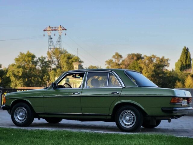 Зеленый Мерседес Е-Класс, объемом двигателя 2.4 л и пробегом 220 тыс. км за 10000 $, фото 7 на Automoto.ua