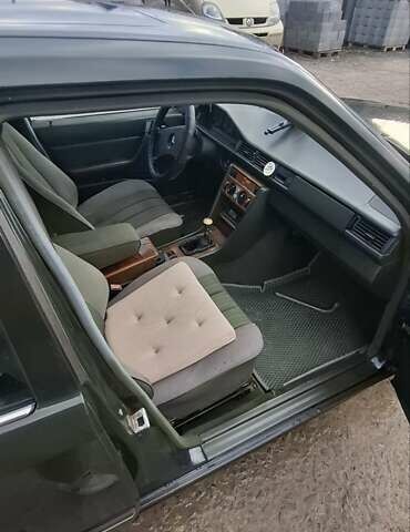 Зеленый Мерседес Е-Класс, объемом двигателя 2 л и пробегом 365 тыс. км за 2500 $, фото 11 на Automoto.ua