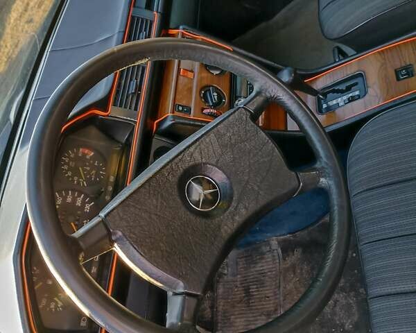 Зеленый Мерседес Е-Класс, объемом двигателя 2.3 л и пробегом 447 тыс. км за 3300 $, фото 5 на Automoto.ua