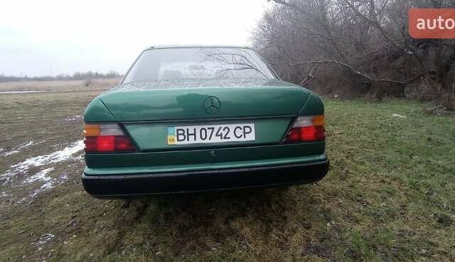 Зеленый Мерседес Е-Класс, объемом двигателя 2.3 л и пробегом 447 тыс. км за 3300 $, фото 3 на Automoto.ua