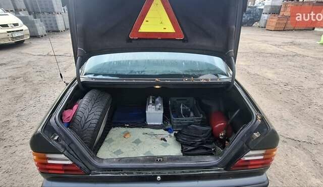 Зеленый Мерседес Е-Класс, объемом двигателя 2 л и пробегом 365 тыс. км за 2500 $, фото 15 на Automoto.ua