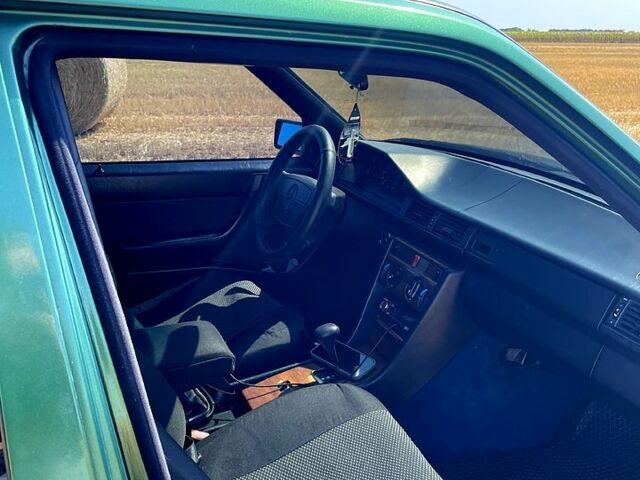 Зеленый Мерседес Е-Класс, объемом двигателя 2.3 л и пробегом 0 тыс. км за 3500 $, фото 4 на Automoto.ua