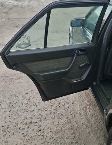 Зеленый Мерседес Е-Класс, объемом двигателя 2 л и пробегом 365 тыс. км за 2500 $, фото 9 на Automoto.ua