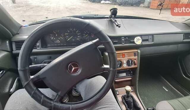 Зеленый Мерседес Е-Класс, объемом двигателя 2 л и пробегом 365 тыс. км за 2500 $, фото 17 на Automoto.ua